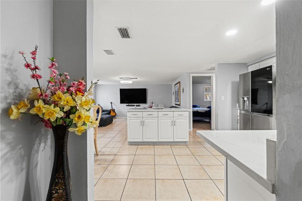 待售: $320,000 (4 贝兹, 3 浴室, 1600 平方英尺)