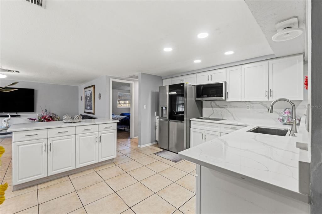 待售: $320,000 (4 贝兹, 3 浴室, 1600 平方英尺)