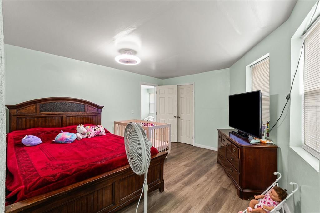 待售: $320,000 (4 贝兹, 3 浴室, 1600 平方英尺)