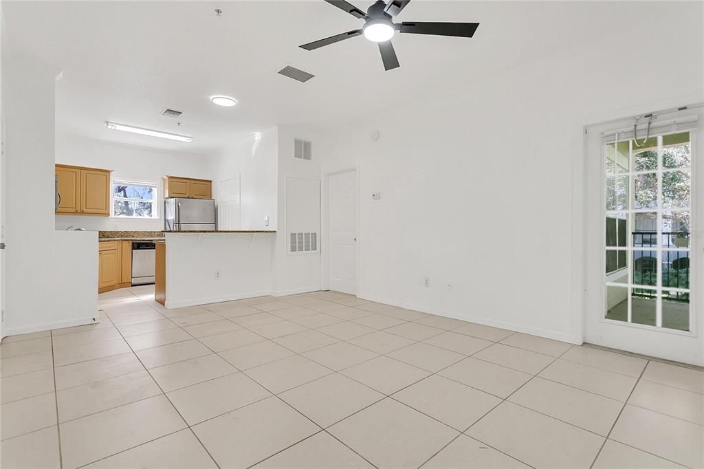 For Sale: $165,000 (1 beds, 1 baths, 648 Square Feet)