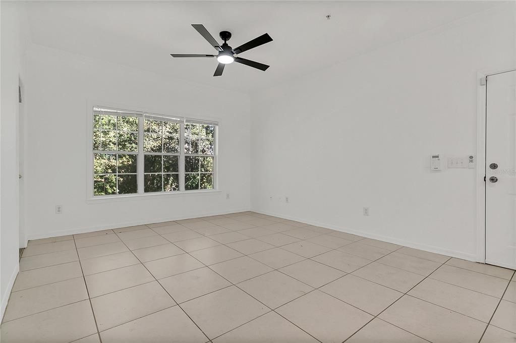 For Sale: $165,000 (1 beds, 1 baths, 648 Square Feet)