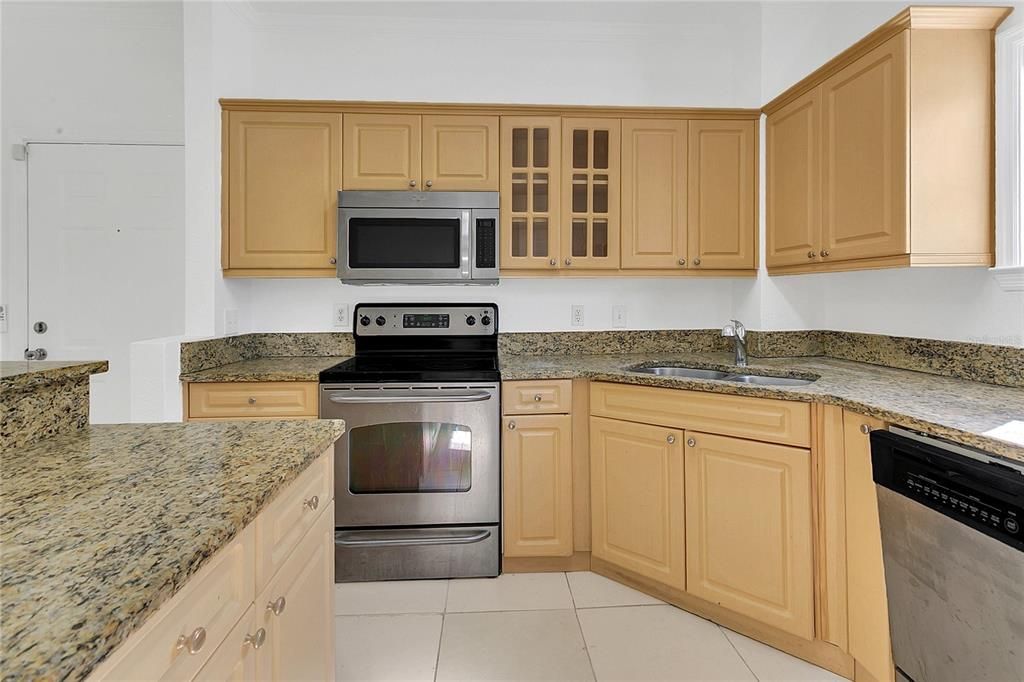 For Sale: $165,000 (1 beds, 1 baths, 648 Square Feet)