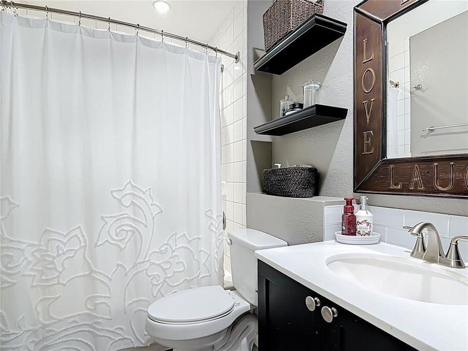 待售: $275,000 (4 贝兹, 1 浴室, 1288 平方英尺)