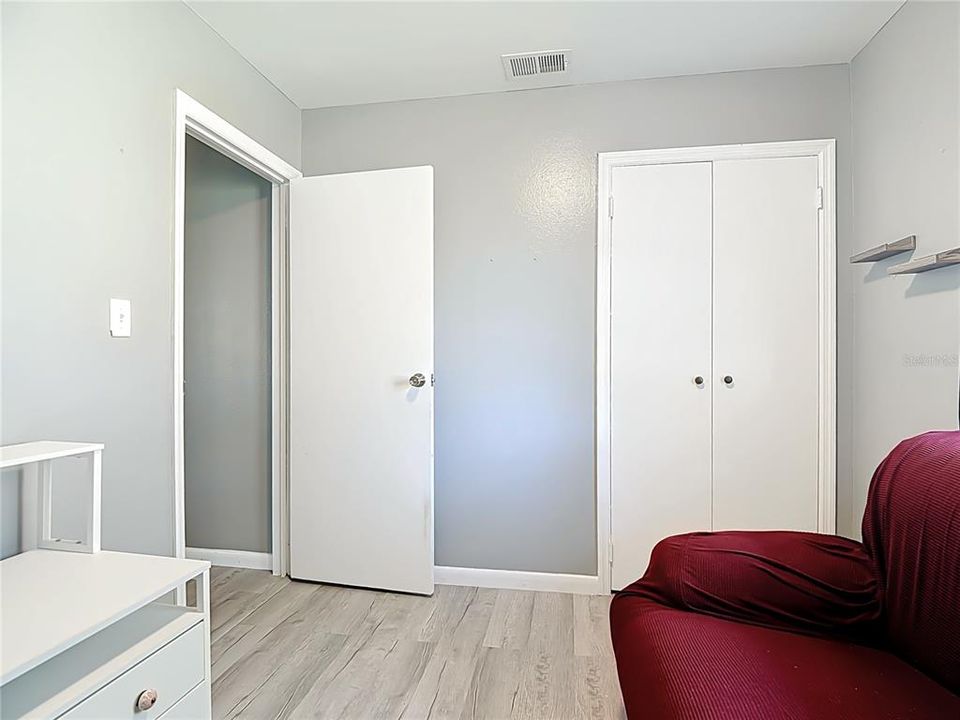 待售: $275,000 (4 贝兹, 1 浴室, 1288 平方英尺)