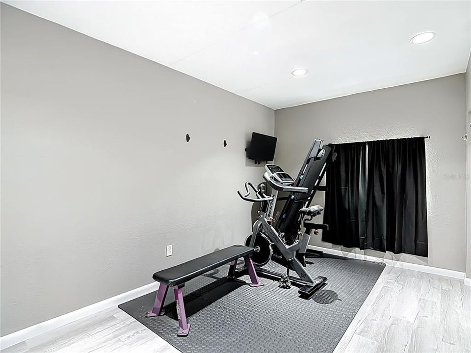 待售: $275,000 (4 贝兹, 1 浴室, 1288 平方英尺)