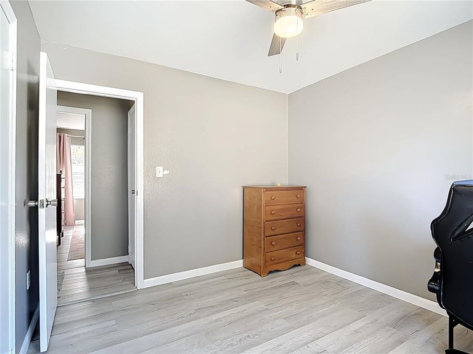 待售: $275,000 (4 贝兹, 1 浴室, 1288 平方英尺)