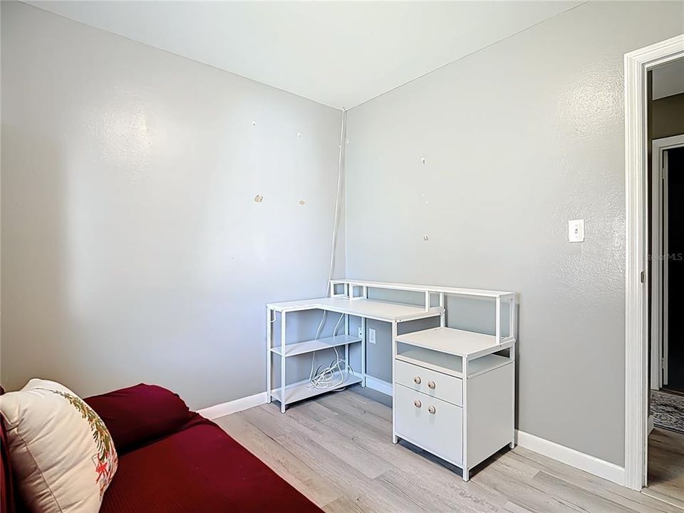 待售: $275,000 (4 贝兹, 1 浴室, 1288 平方英尺)