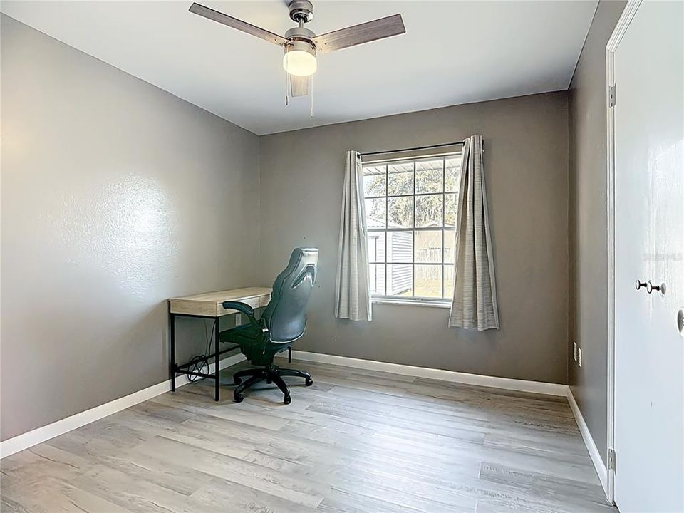 待售: $275,000 (4 贝兹, 1 浴室, 1288 平方英尺)