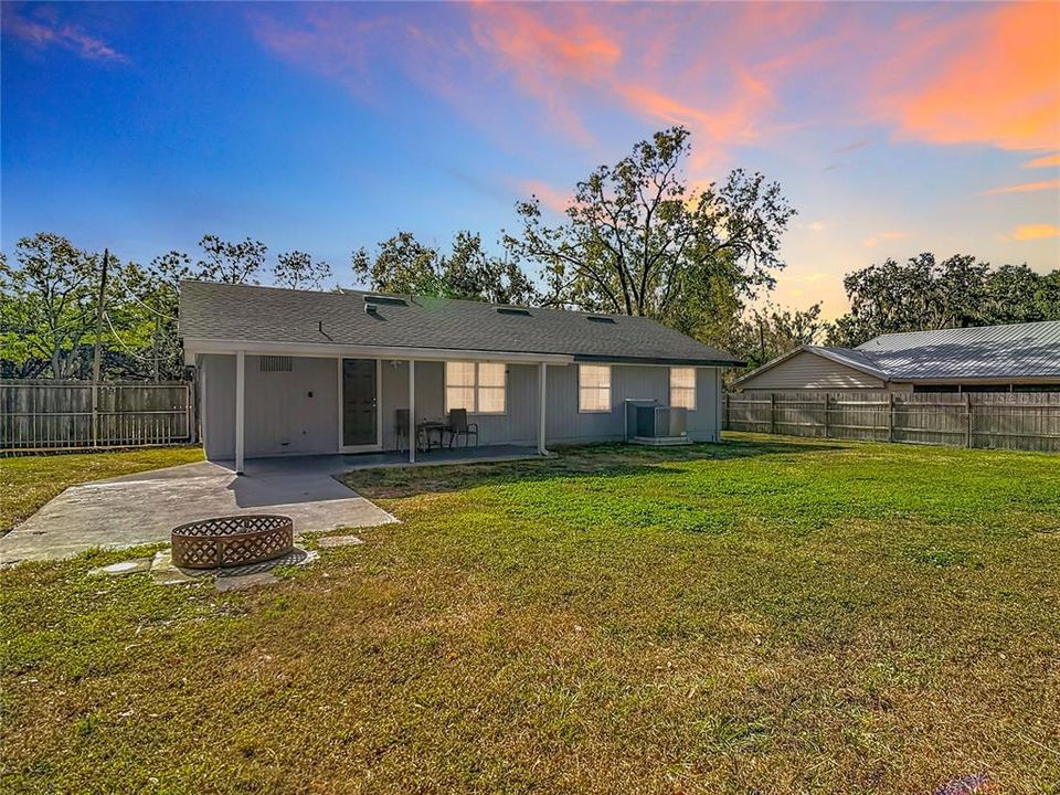 待售: $275,000 (4 贝兹, 1 浴室, 1288 平方英尺)