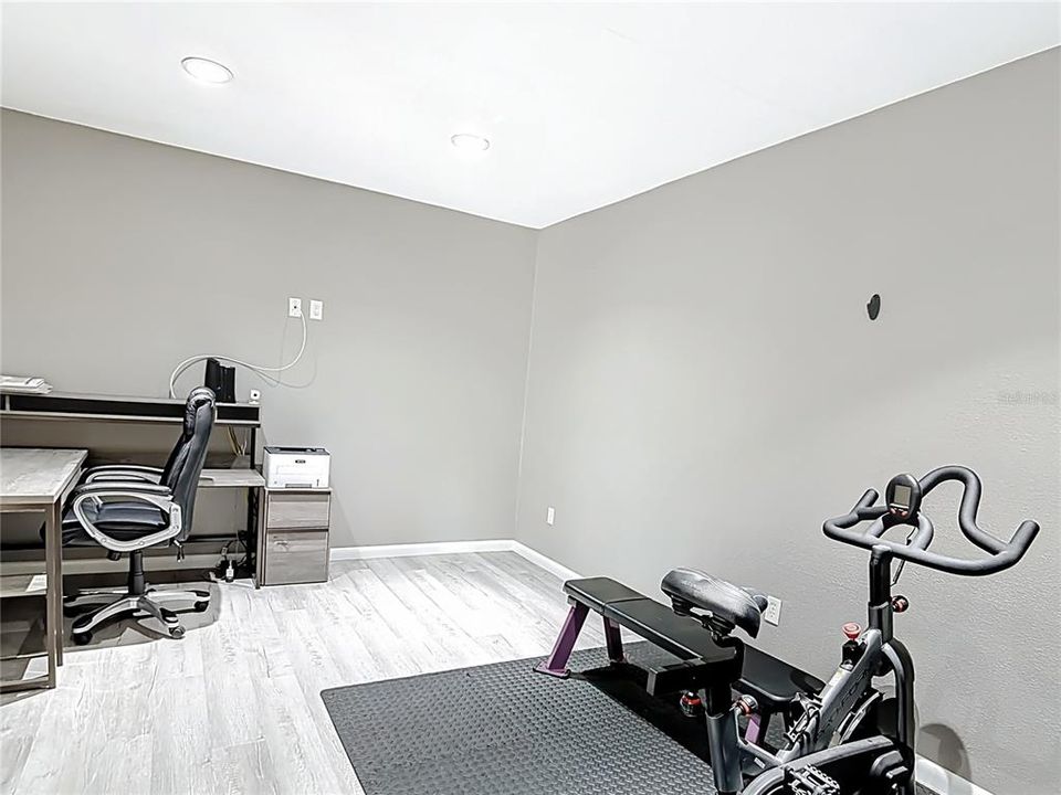 待售: $275,000 (4 贝兹, 1 浴室, 1288 平方英尺)