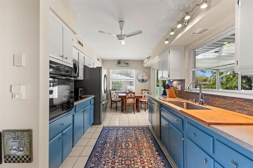 For Sale: $539,000 (2 beds, 3 baths, 1780 Square Feet)