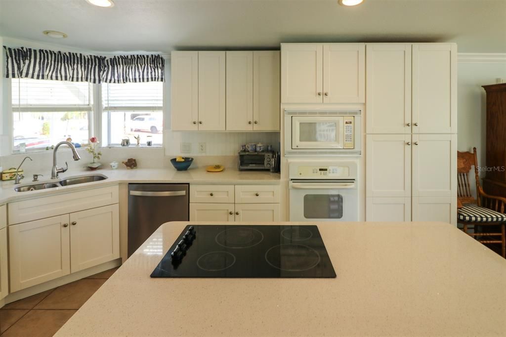 For Sale: $139,997 (2 beds, 2 baths, 1600 Square Feet)