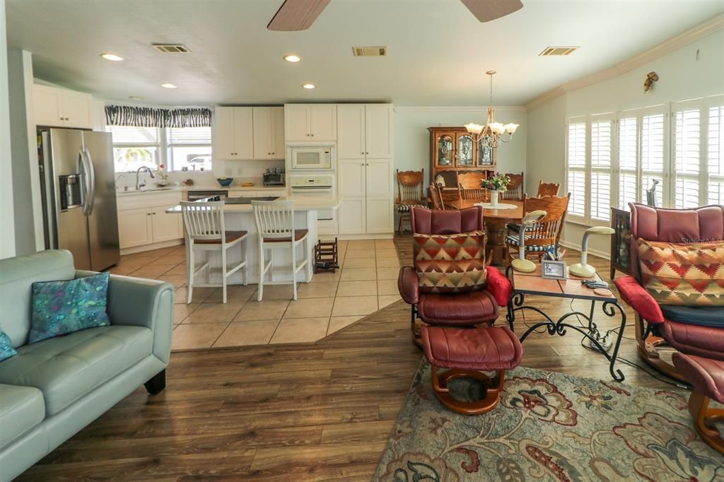 For Sale: $139,997 (2 beds, 2 baths, 1600 Square Feet)