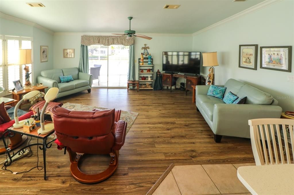 For Sale: $139,997 (2 beds, 2 baths, 1600 Square Feet)