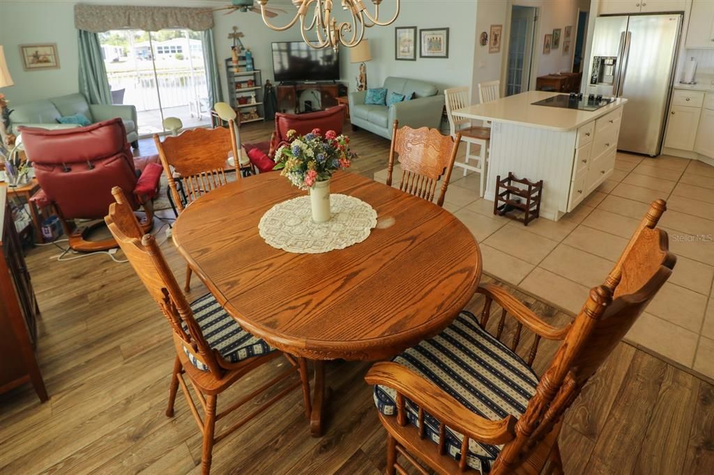 For Sale: $139,997 (2 beds, 2 baths, 1600 Square Feet)