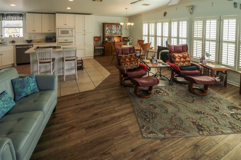 For Sale: $139,997 (2 beds, 2 baths, 1600 Square Feet)