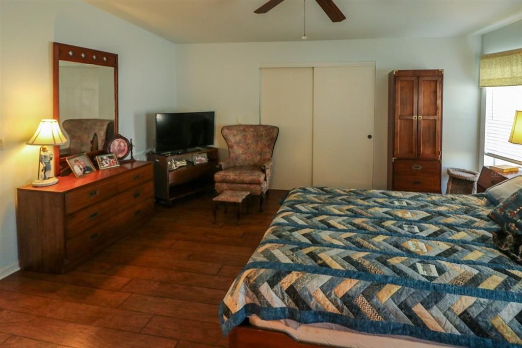 For Sale: $139,997 (2 beds, 2 baths, 1600 Square Feet)