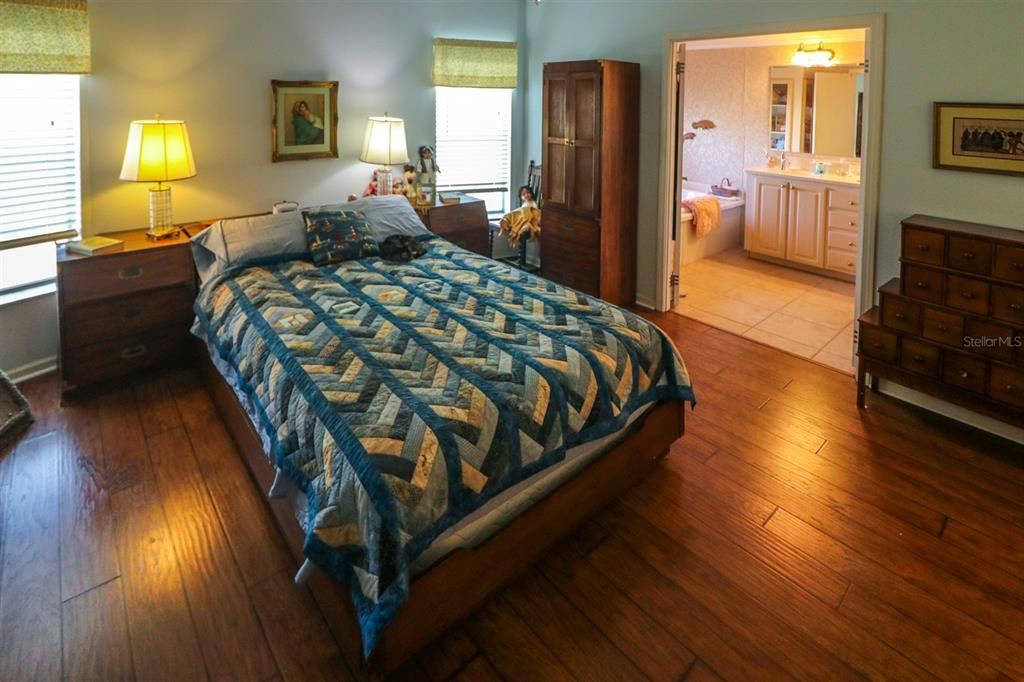 For Sale: $139,997 (2 beds, 2 baths, 1600 Square Feet)