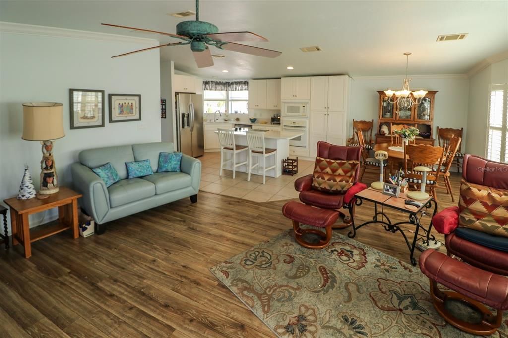 For Sale: $139,997 (2 beds, 2 baths, 1600 Square Feet)