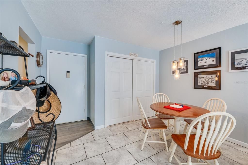 待售: $138,900 (1 贝兹, 1 浴室, 710 平方英尺)