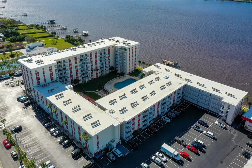 待售: $138,900 (1 贝兹, 1 浴室, 710 平方英尺)