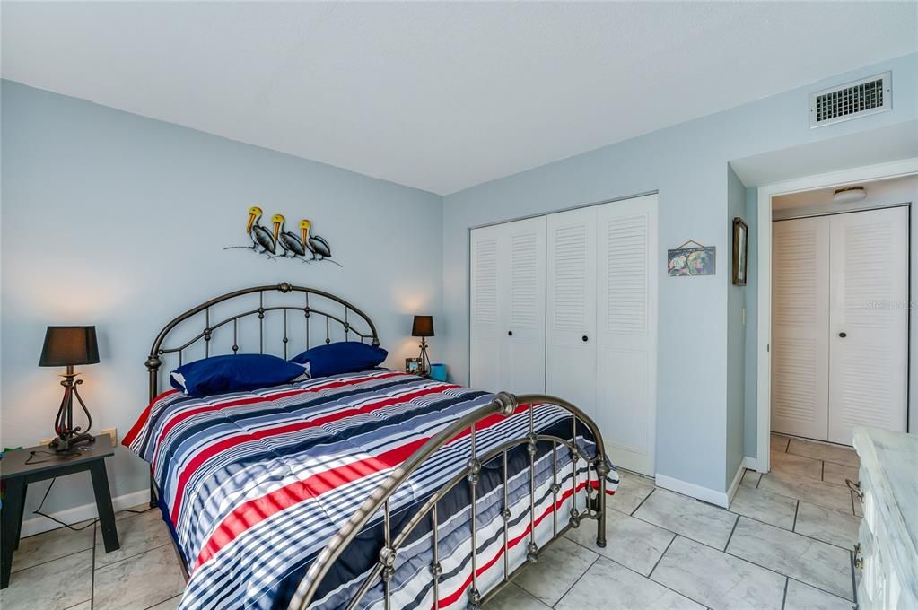 待售: $138,900 (1 贝兹, 1 浴室, 710 平方英尺)