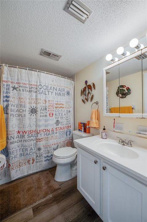 待售: $138,900 (1 贝兹, 1 浴室, 710 平方英尺)