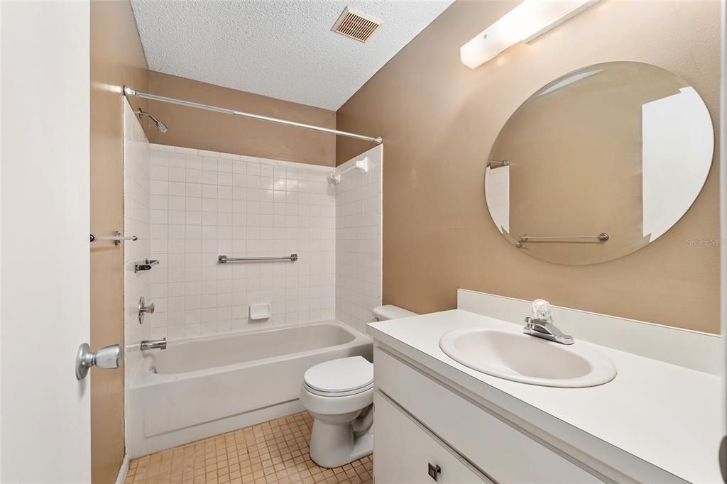 待售: $129,900 (2 贝兹, 2 浴室, 1341 平方英尺)