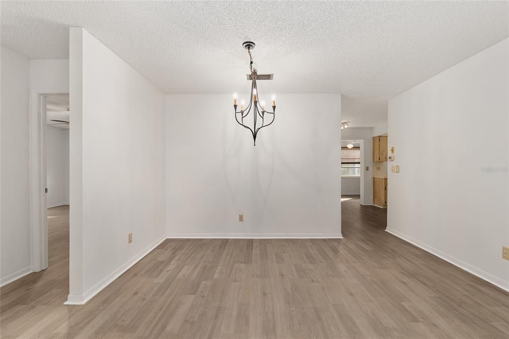 待售: $129,900 (2 贝兹, 2 浴室, 1341 平方英尺)