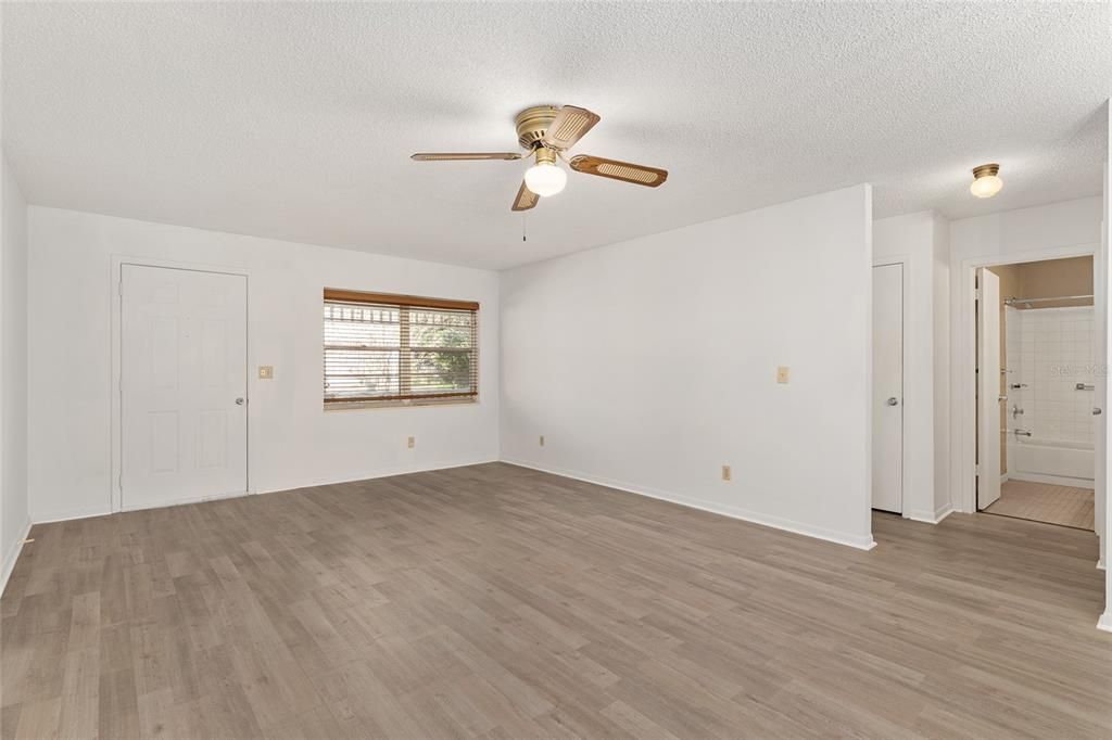 待售: $129,900 (2 贝兹, 2 浴室, 1341 平方英尺)