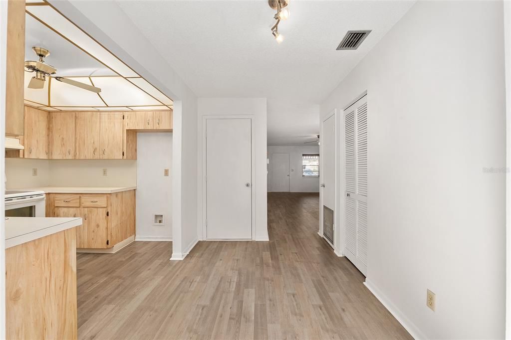 待售: $129,900 (2 贝兹, 2 浴室, 1341 平方英尺)