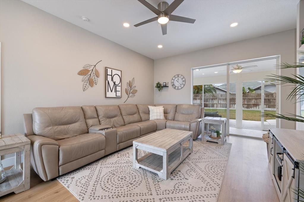 For Sale: $535,000 (3 beds, 2 baths, 1615 Square Feet)