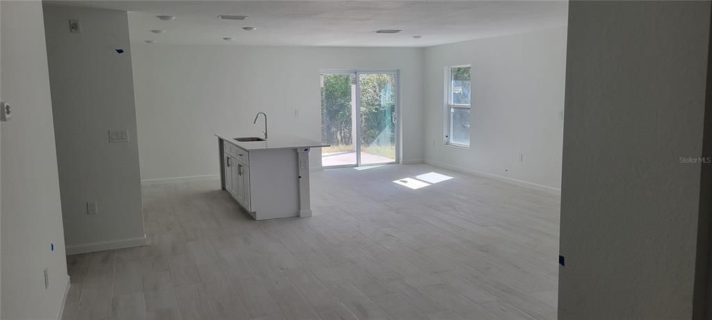 В аренду: $2,200 (4 спален, 2 ванн, 1800 Квадратных фут)