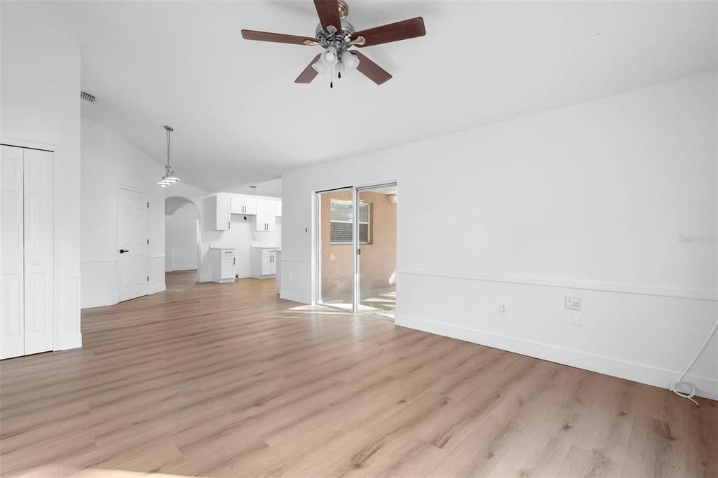 En Venta: $415,000 (3 camas, 2 baños, 1735 Pies cuadrados)