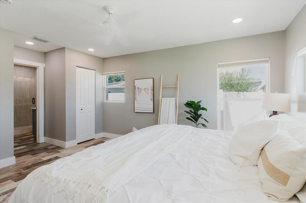 For Rent: $5,500 (3 beds, 2 baths, 1352 Square Feet)