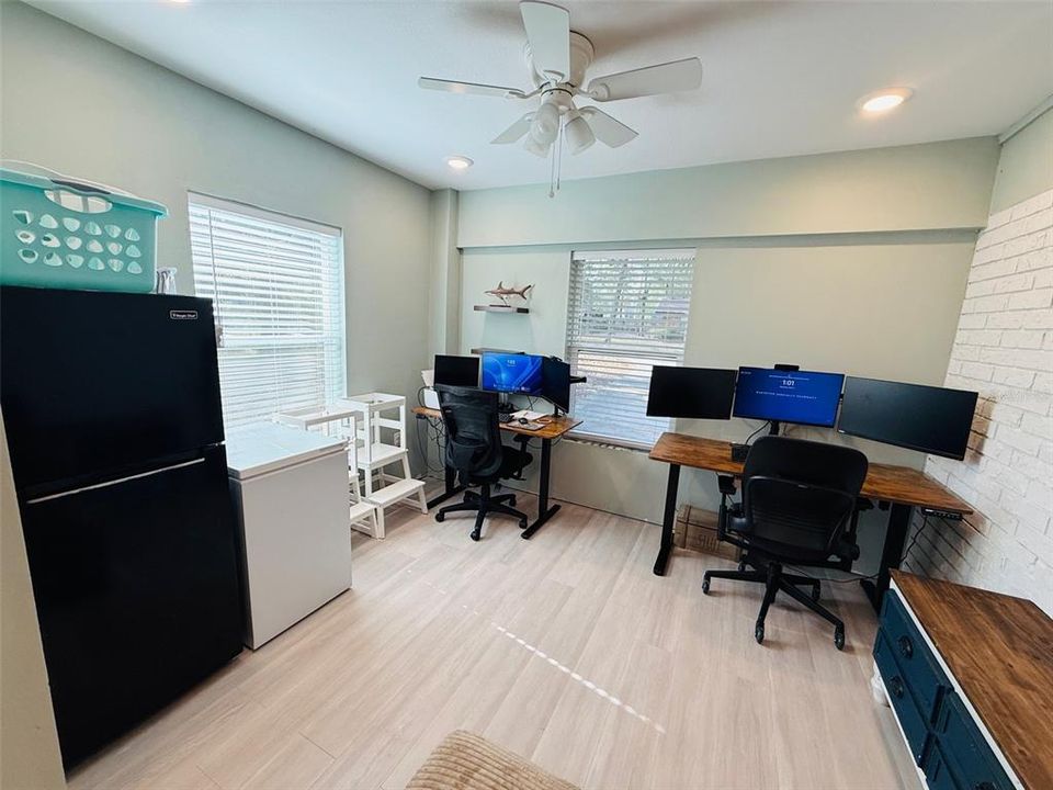 На продажу: $259,000 (4 спален, 2 ванн, 1308 Квадратных фут)