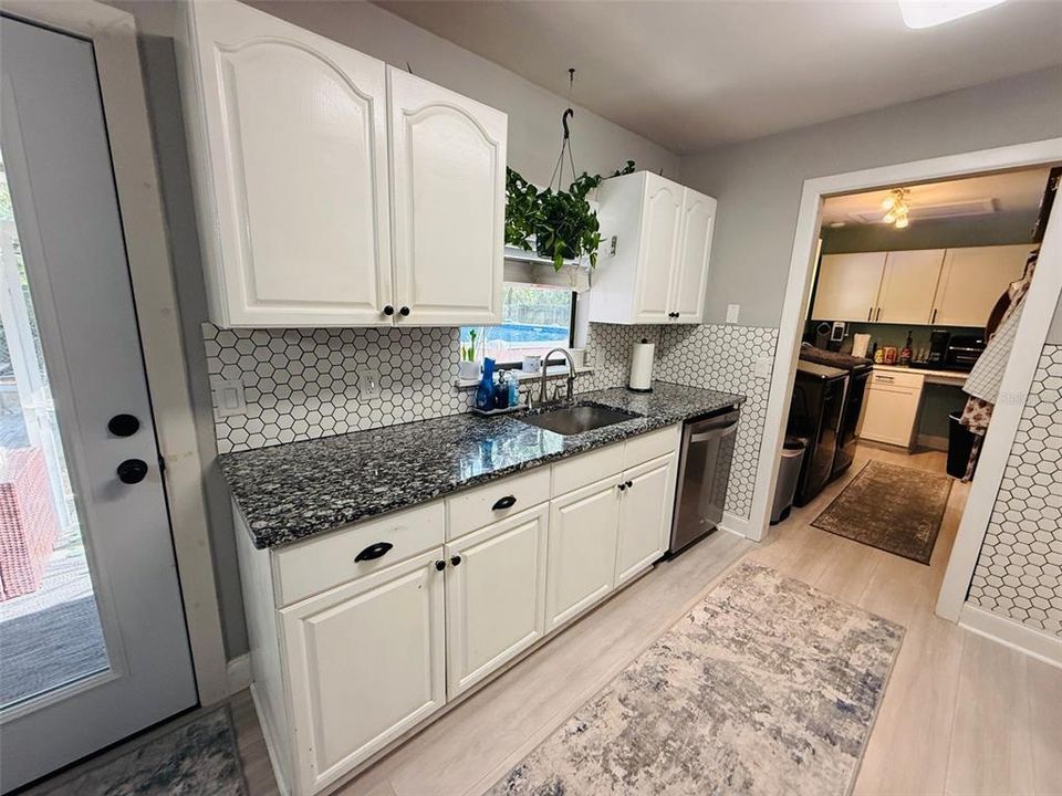 На продажу: $259,000 (4 спален, 2 ванн, 1308 Квадратных фут)