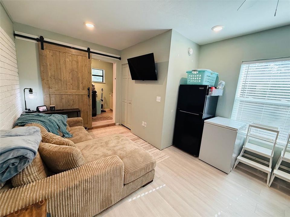 На продажу: $259,000 (4 спален, 2 ванн, 1308 Квадратных фут)