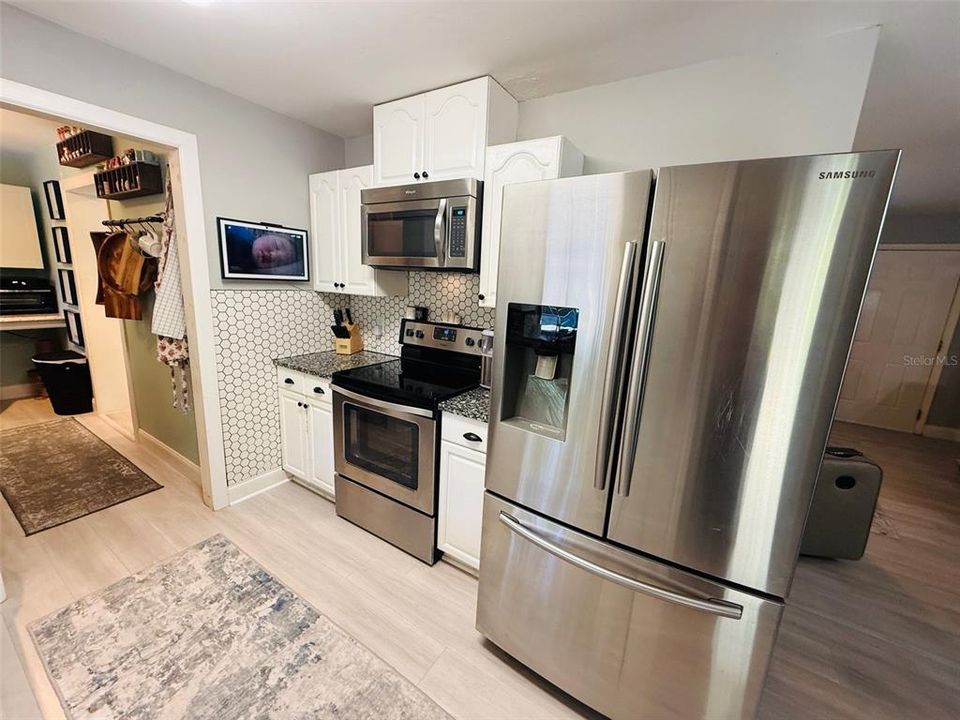 На продажу: $259,000 (4 спален, 2 ванн, 1308 Квадратных фут)