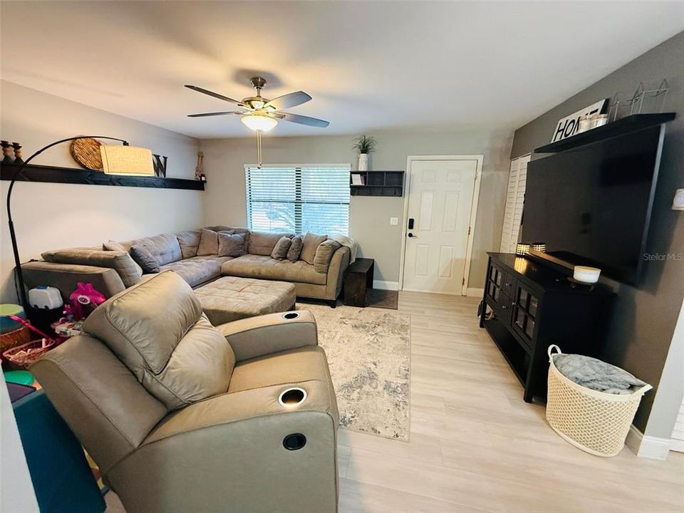 На продажу: $259,000 (4 спален, 2 ванн, 1308 Квадратных фут)