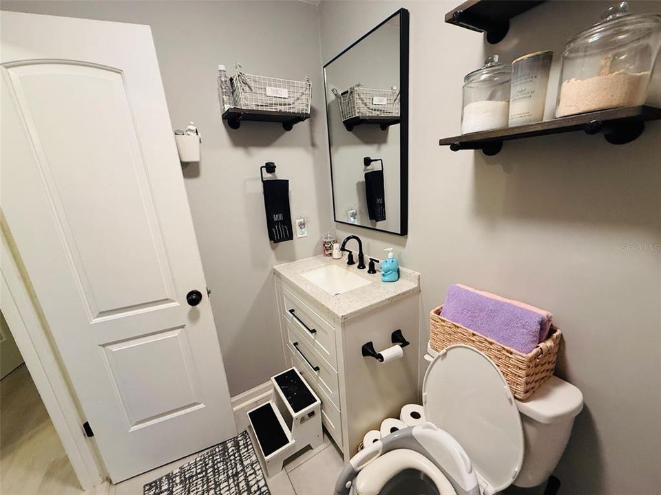 На продажу: $259,000 (4 спален, 2 ванн, 1308 Квадратных фут)