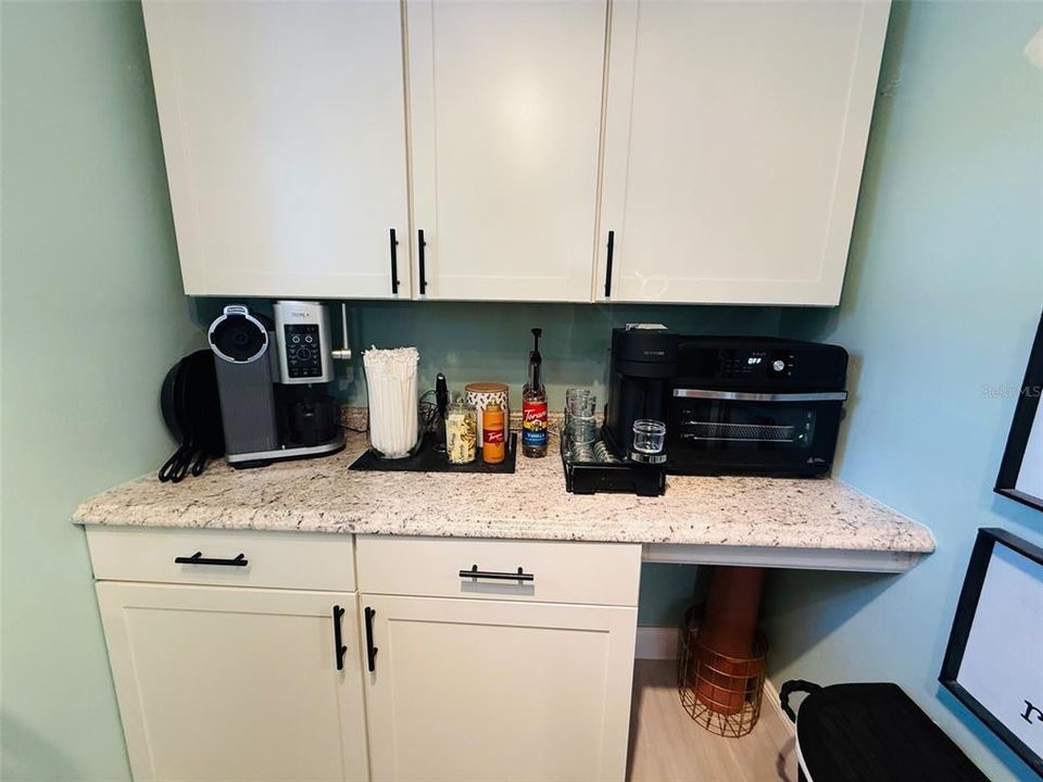 На продажу: $259,000 (4 спален, 2 ванн, 1308 Квадратных фут)