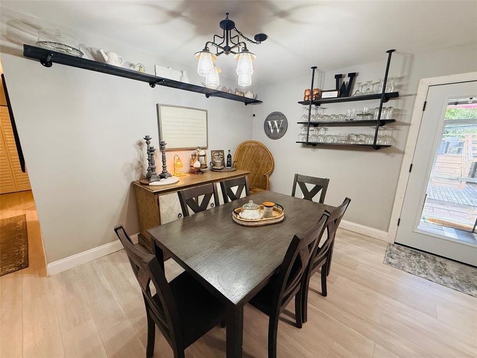 На продажу: $259,000 (4 спален, 2 ванн, 1308 Квадратных фут)