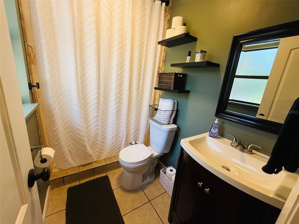 На продажу: $259,000 (4 спален, 2 ванн, 1308 Квадратных фут)