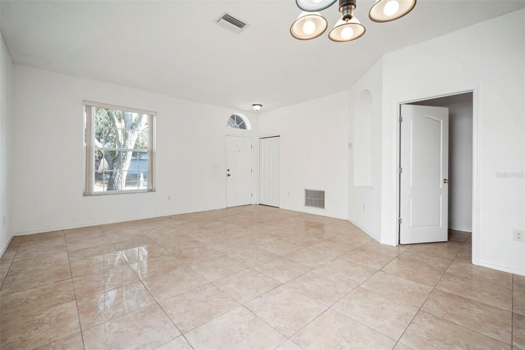 待售: $349,900 (3 贝兹, 2 浴室, 1590 平方英尺)