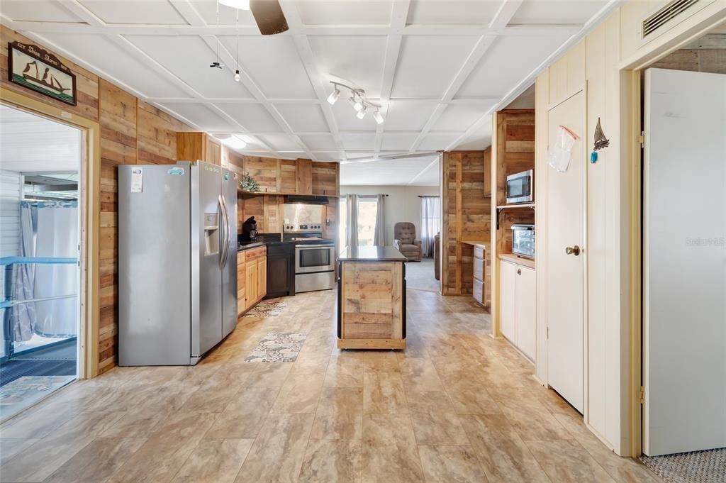 For Sale: $156,900 (2 beds, 2 baths, 1344 Square Feet)