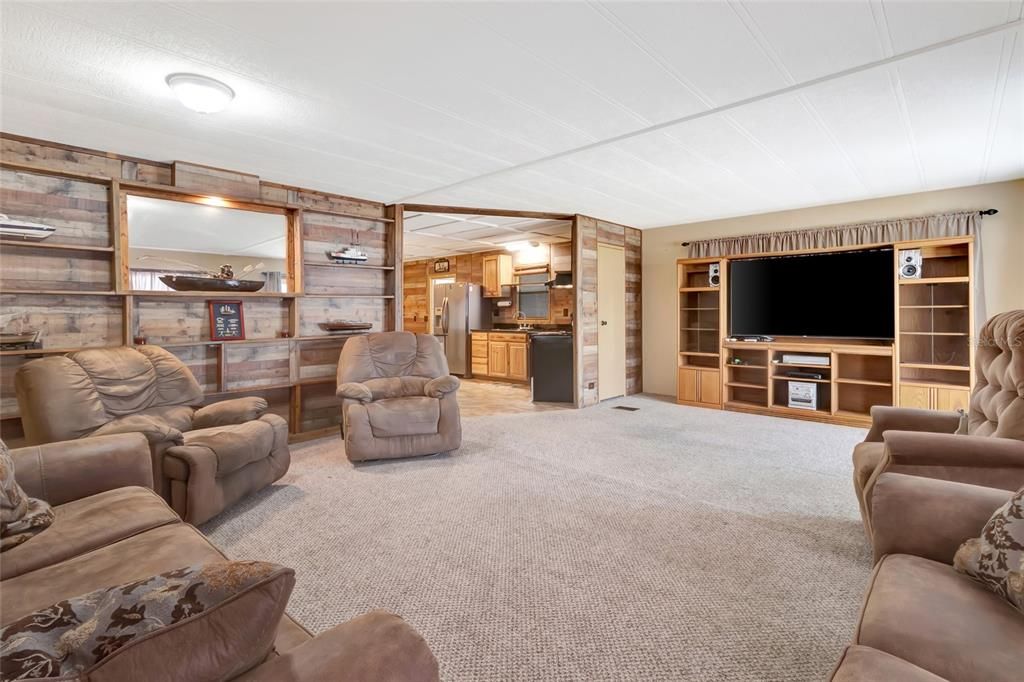 For Sale: $156,900 (2 beds, 2 baths, 1344 Square Feet)