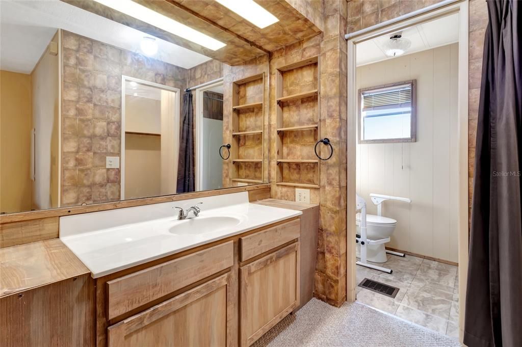 For Sale: $156,900 (2 beds, 2 baths, 1344 Square Feet)