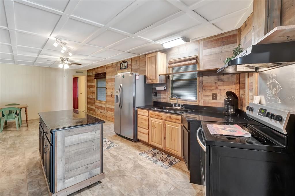 For Sale: $156,900 (2 beds, 2 baths, 1344 Square Feet)