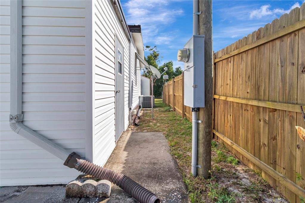 For Sale: $156,900 (2 beds, 2 baths, 1344 Square Feet)